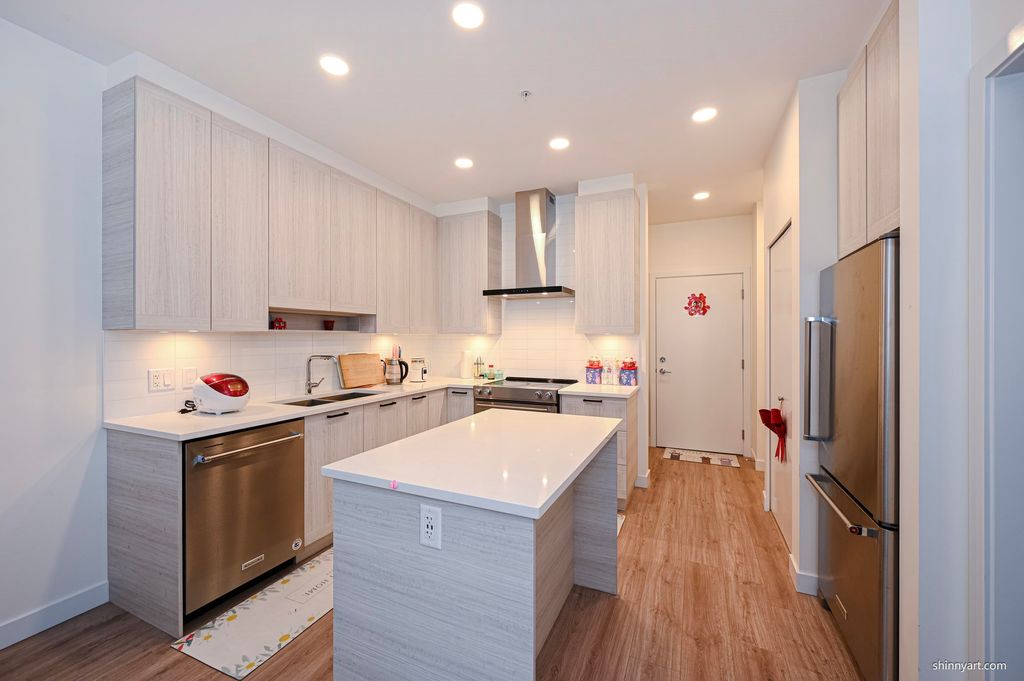 listing image 1107723217260989081