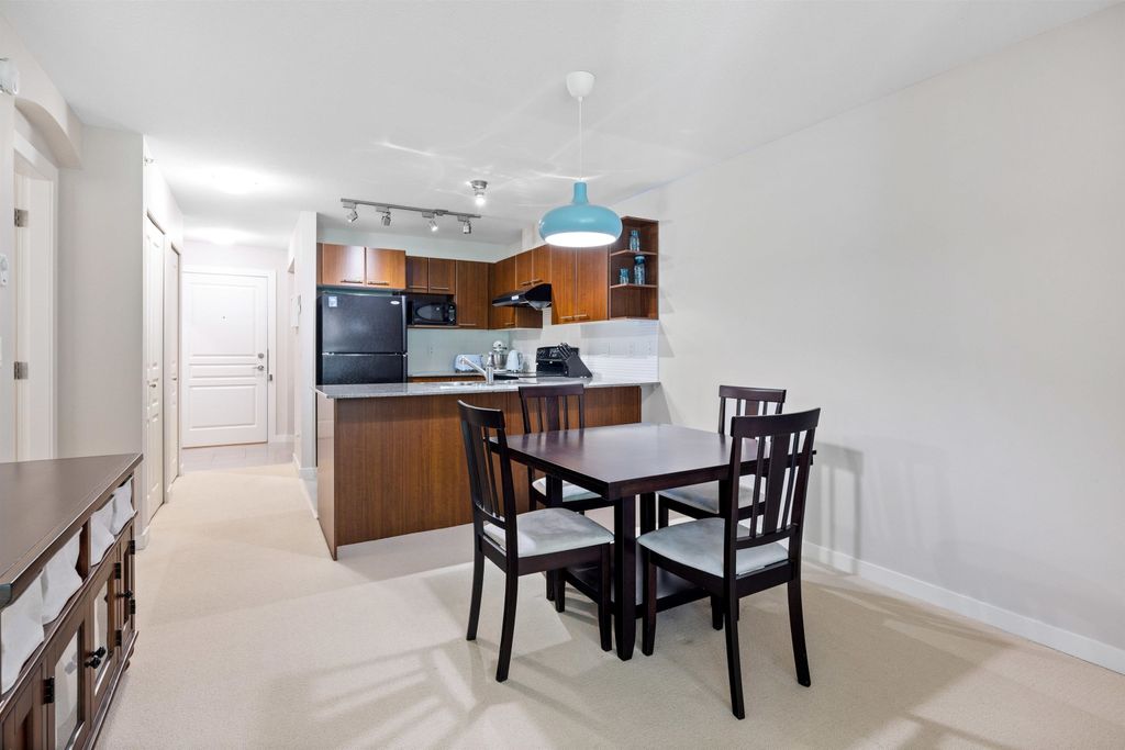listing image 1106317305221571122