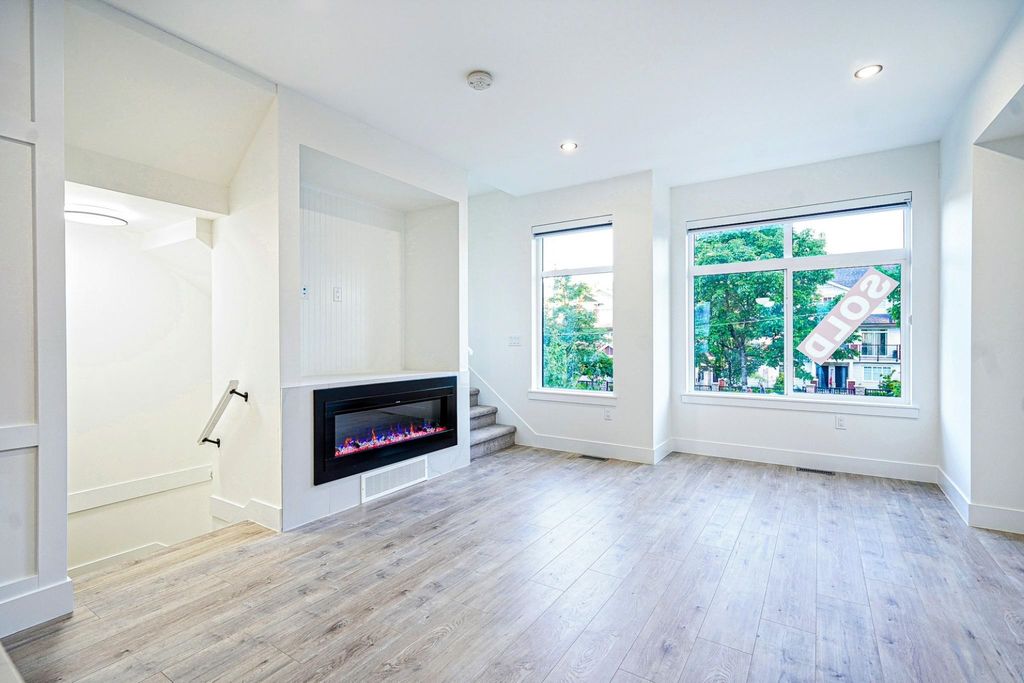 listing image 1101889807663429399