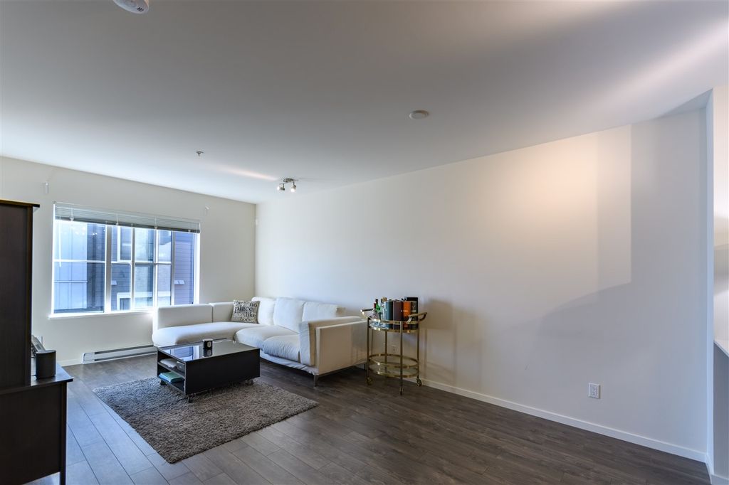 listing image 1105534908409423625