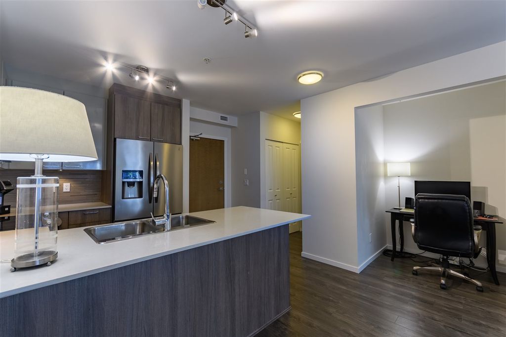 listing image 1102765115853140175