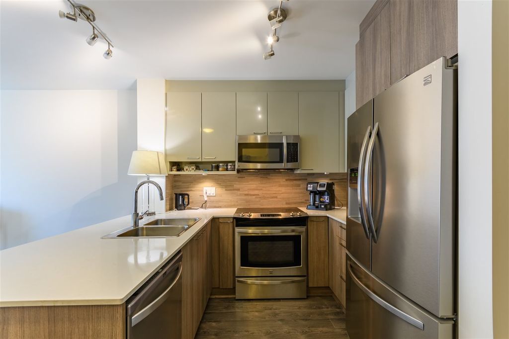 listing image 1101971845492945635