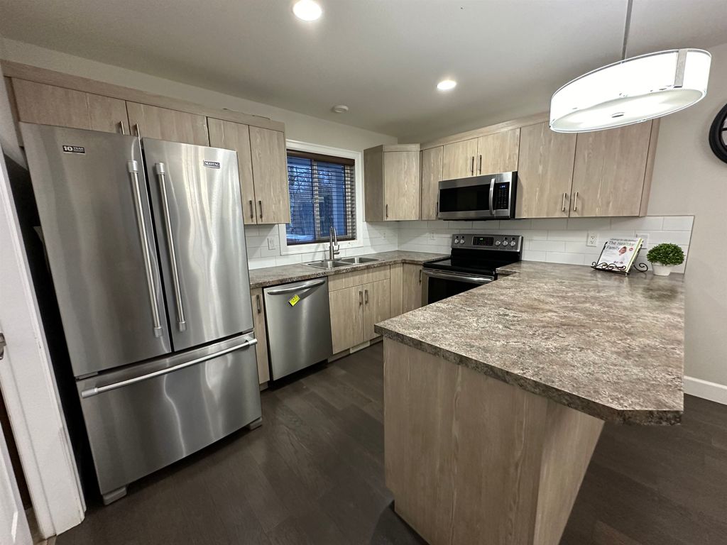 listing image 1104767469980355315