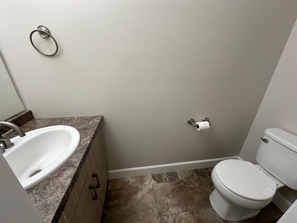 listing image 1106303972275429649