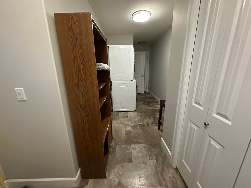 listing image 1104091964771532936