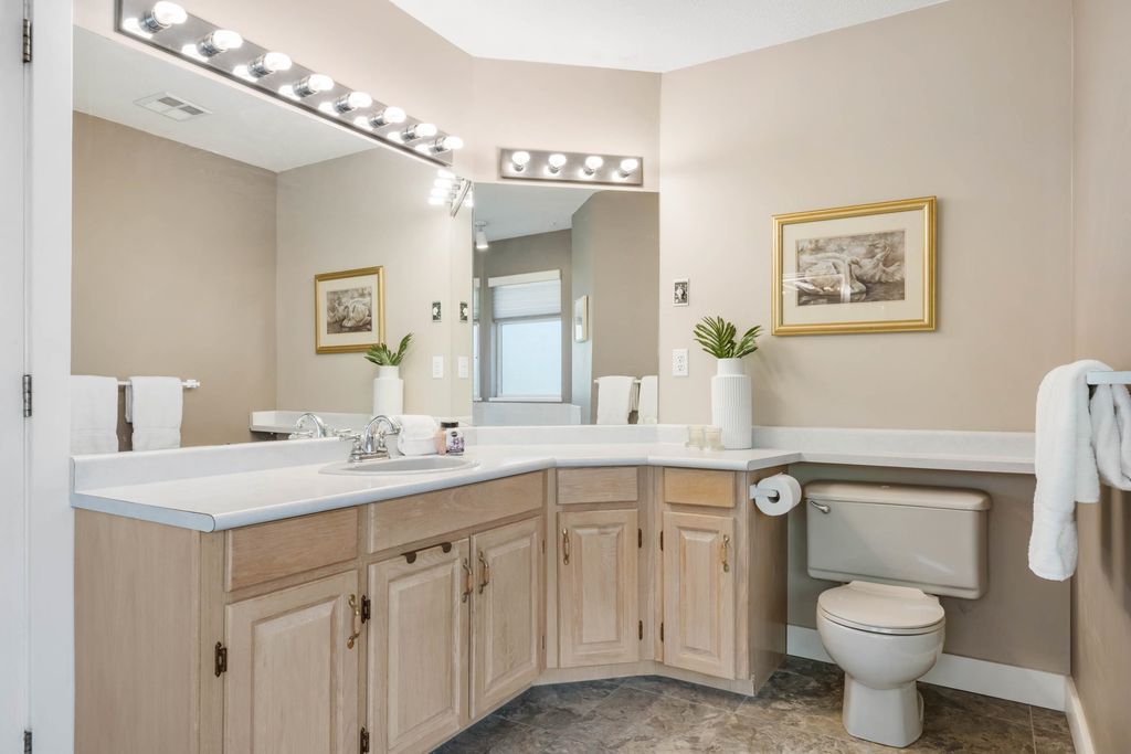 listing image 1105302916603328356