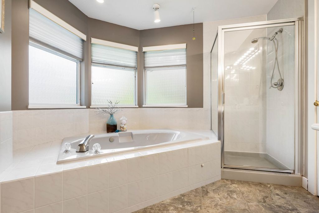 listing image 1105934106804945416