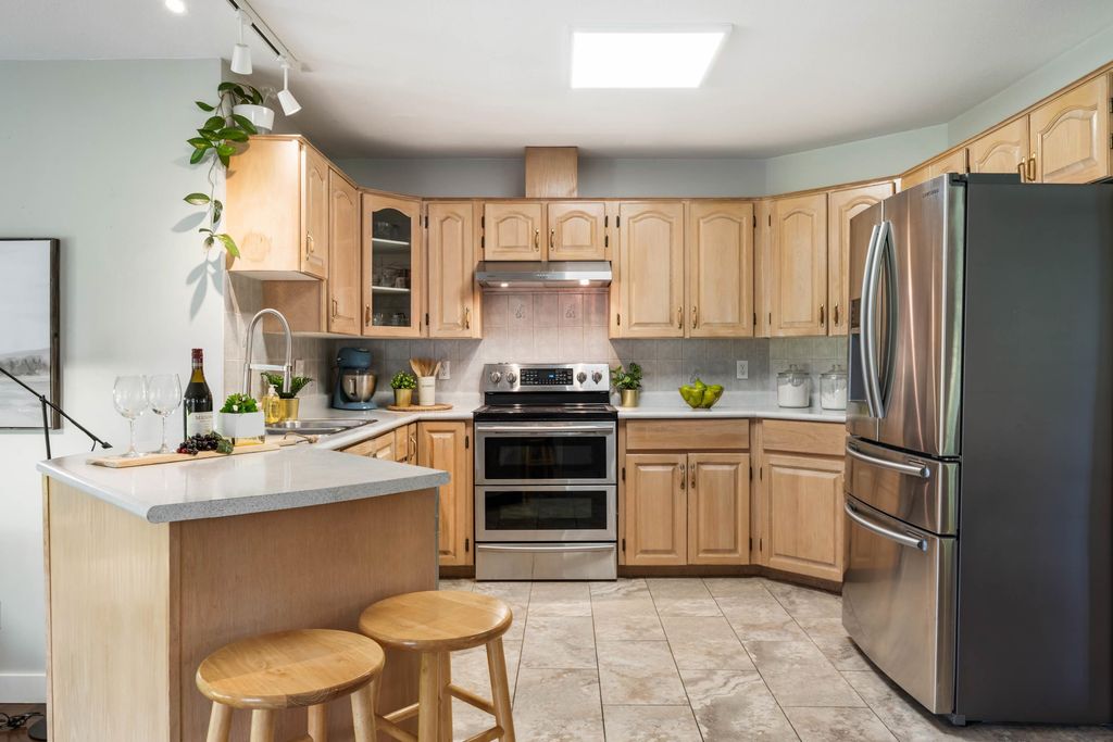 listing image 1104064504002049228