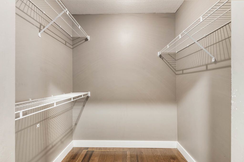 listing image 1101670557813562098