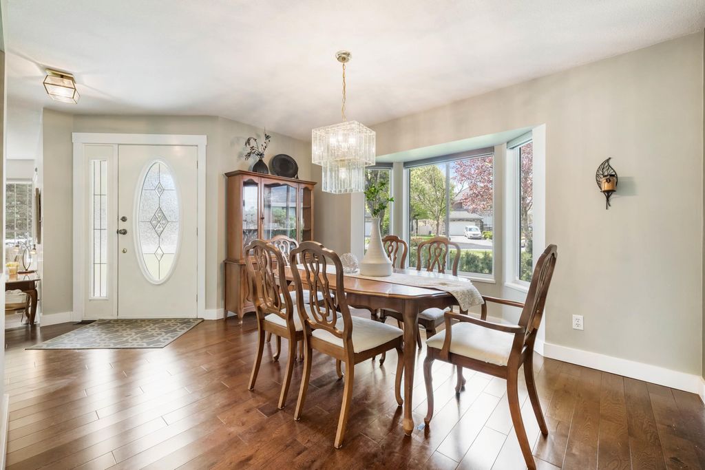 listing image 1106421211930350207