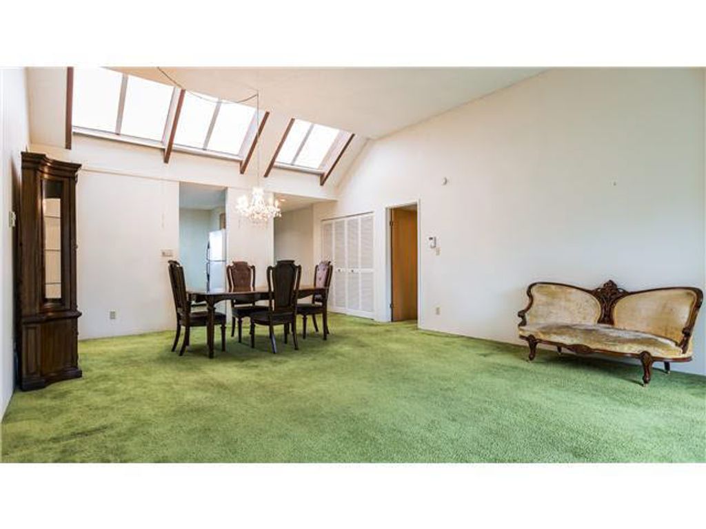 listing image 1101863680258904960