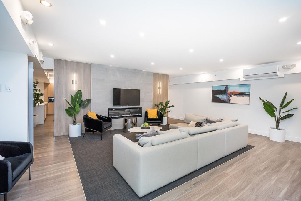 listing image 1104772977320911723