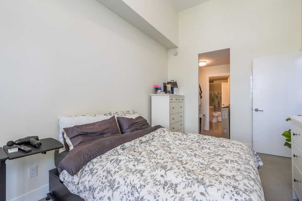 listing image 1104068388686939527