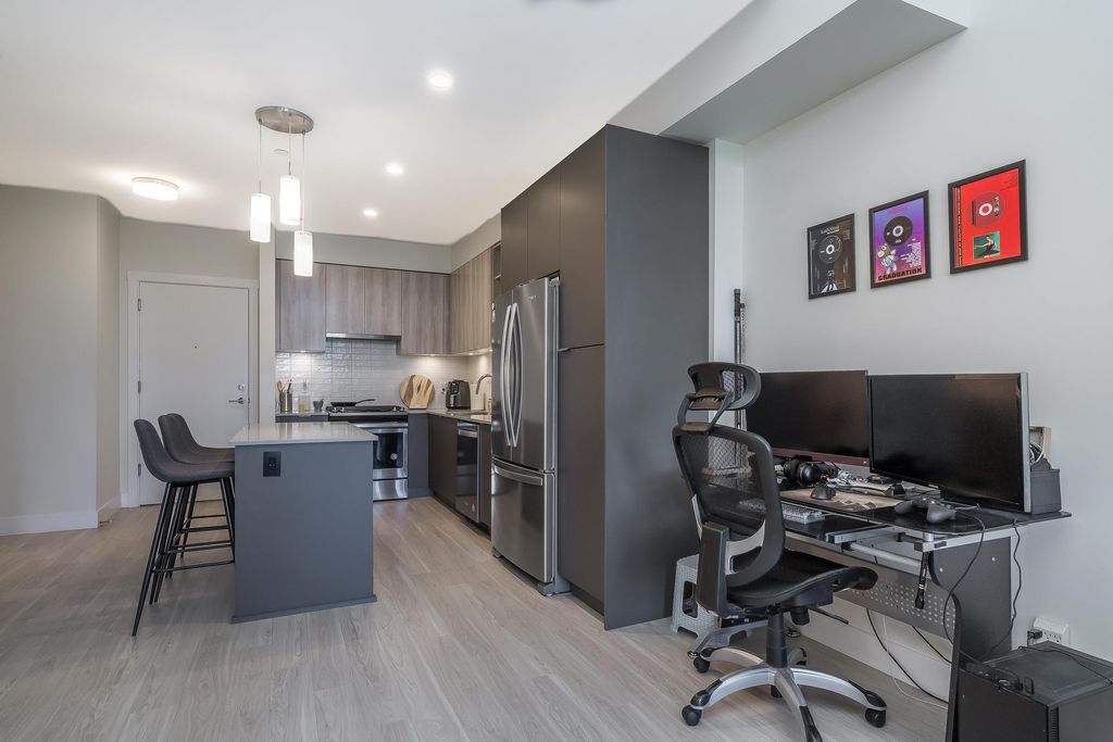 listing image 1103057215732870061
