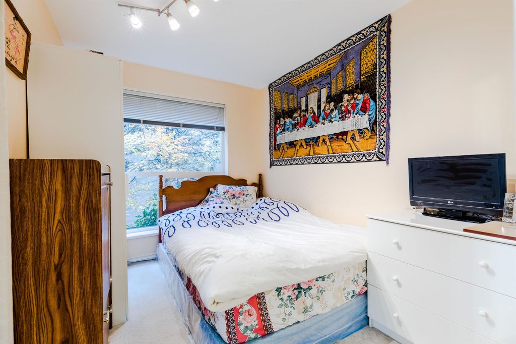 listing image 1108351801389310243