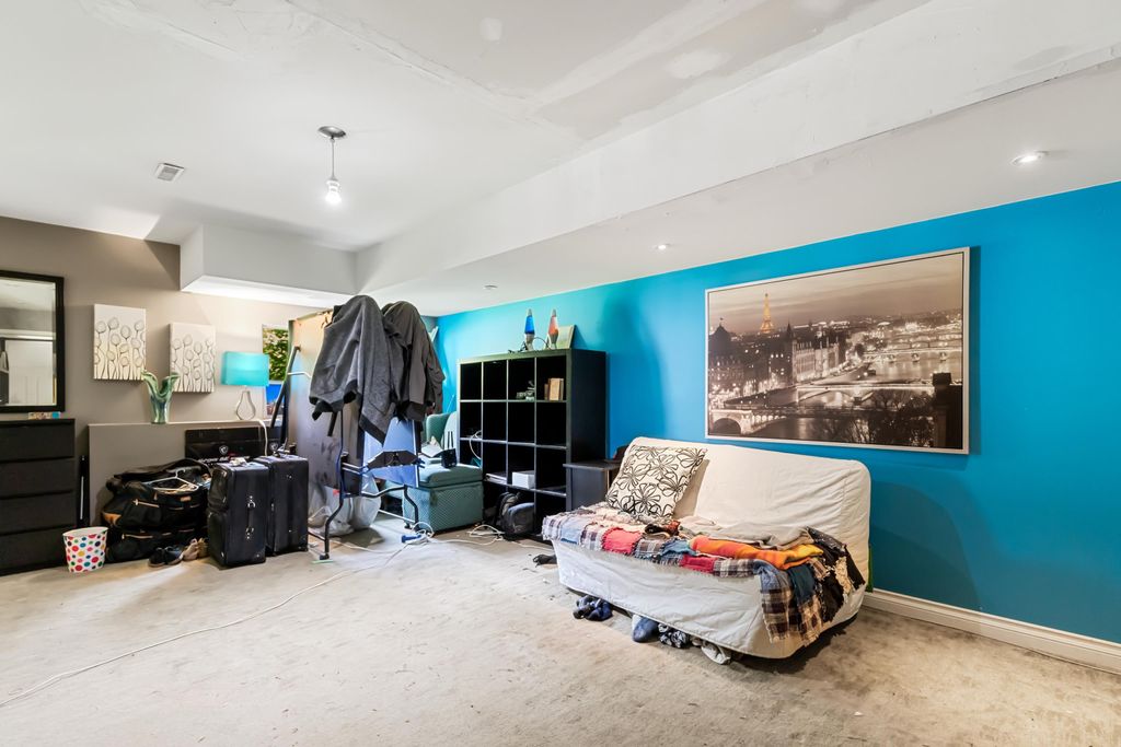 listing image 1101383080276879173