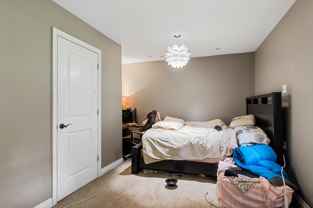 listing image 1100619777391721981