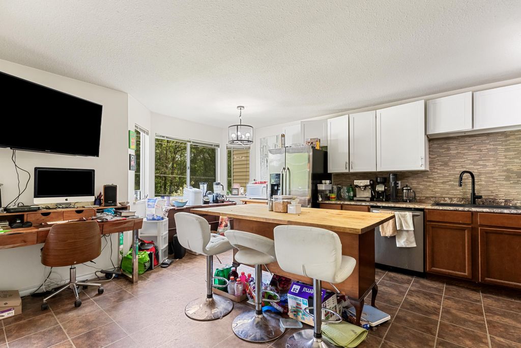 listing image 1102418189573342622