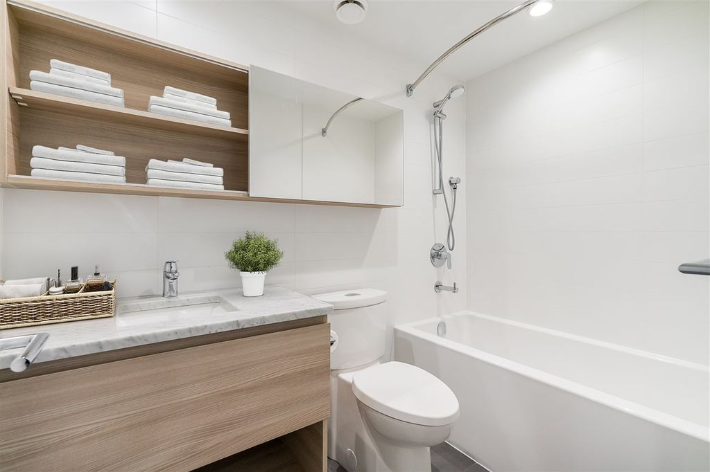 listing image 1108248127509878273