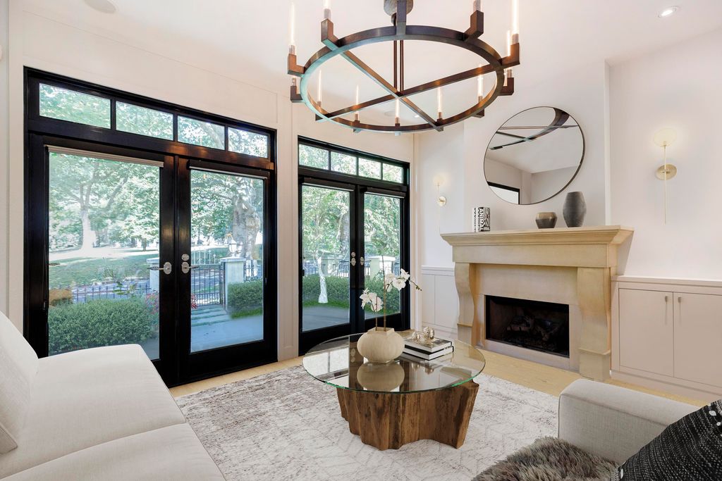 listing image 1109743215822896472