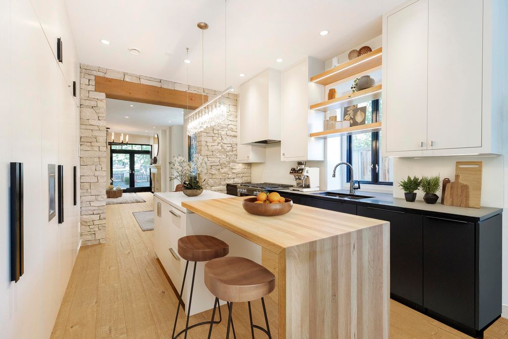 listing image 1102201636147717393