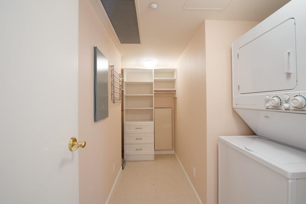 listing image 1102853015885919478