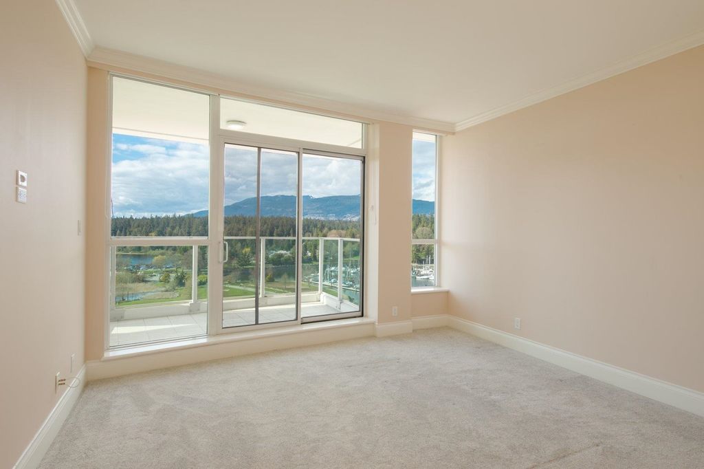 listing image 1109424931356342936