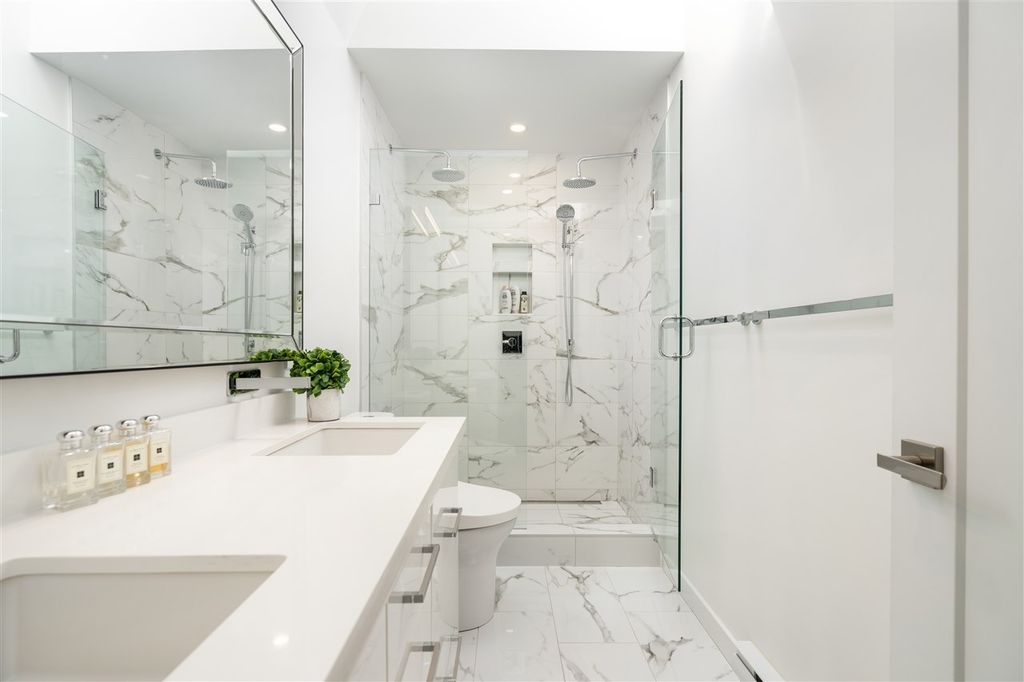 listing image 1105933411232792167