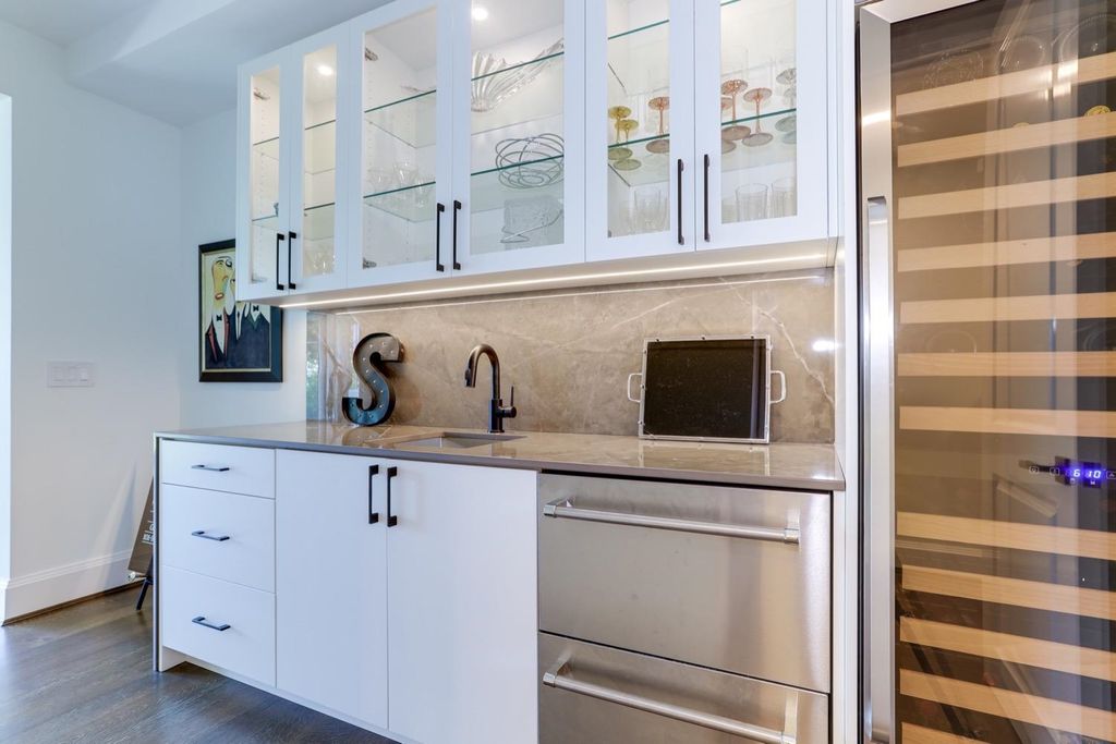 listing image 1109288347791386880
