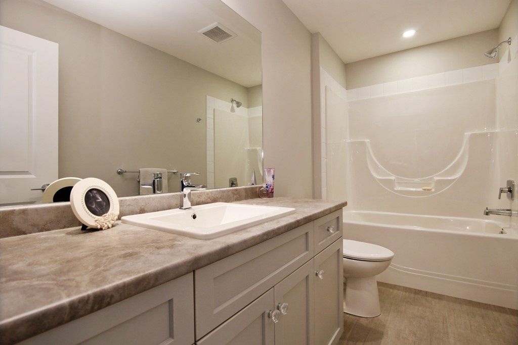 listing image 1108903693209917257