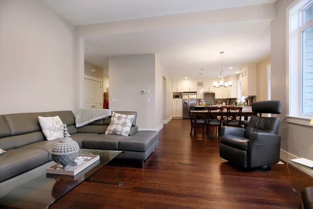 listing image 1102582425957370531
