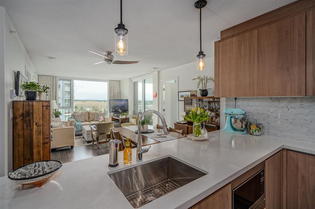 listing image 1102575957535293532