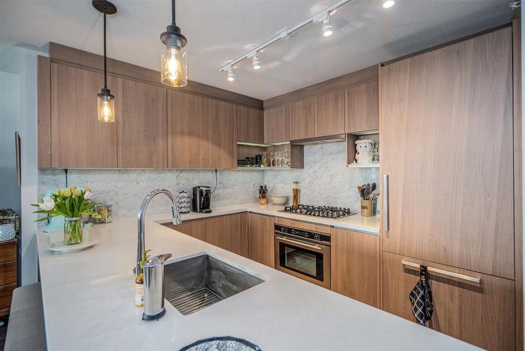 listing image 1106870290129824868