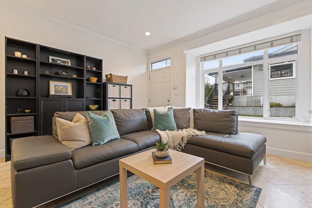 listing image 1102550198447201680