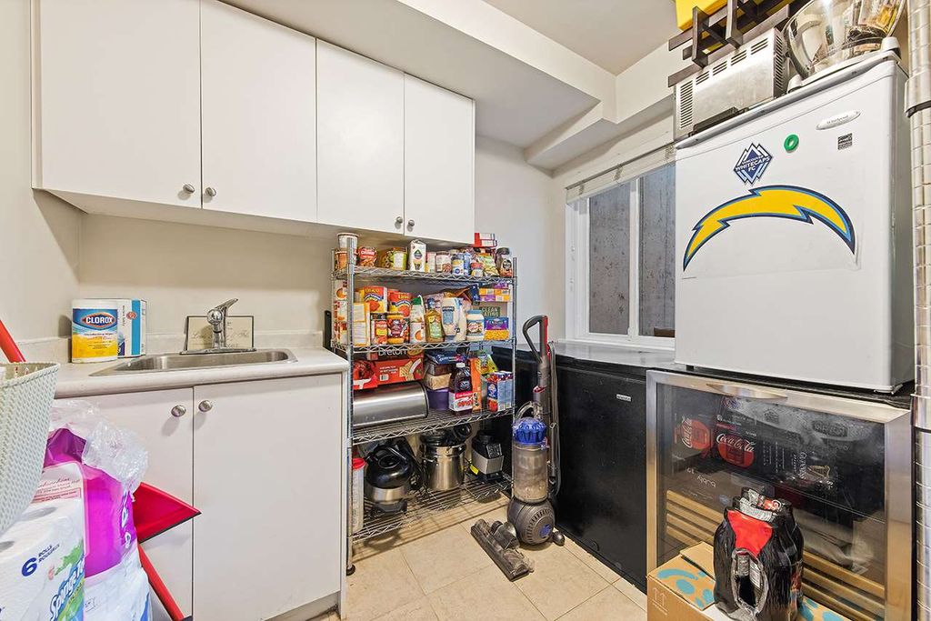 listing image 1101075381297570809