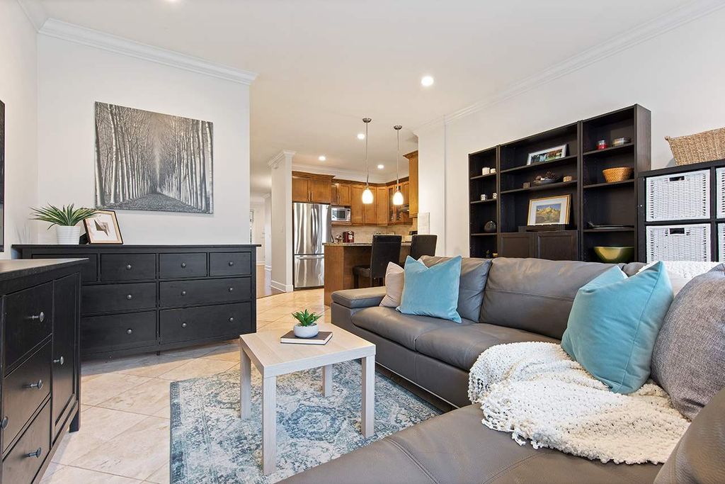 listing image 1106437489559623870