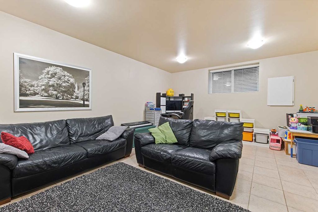 listing image 1101110905350118096