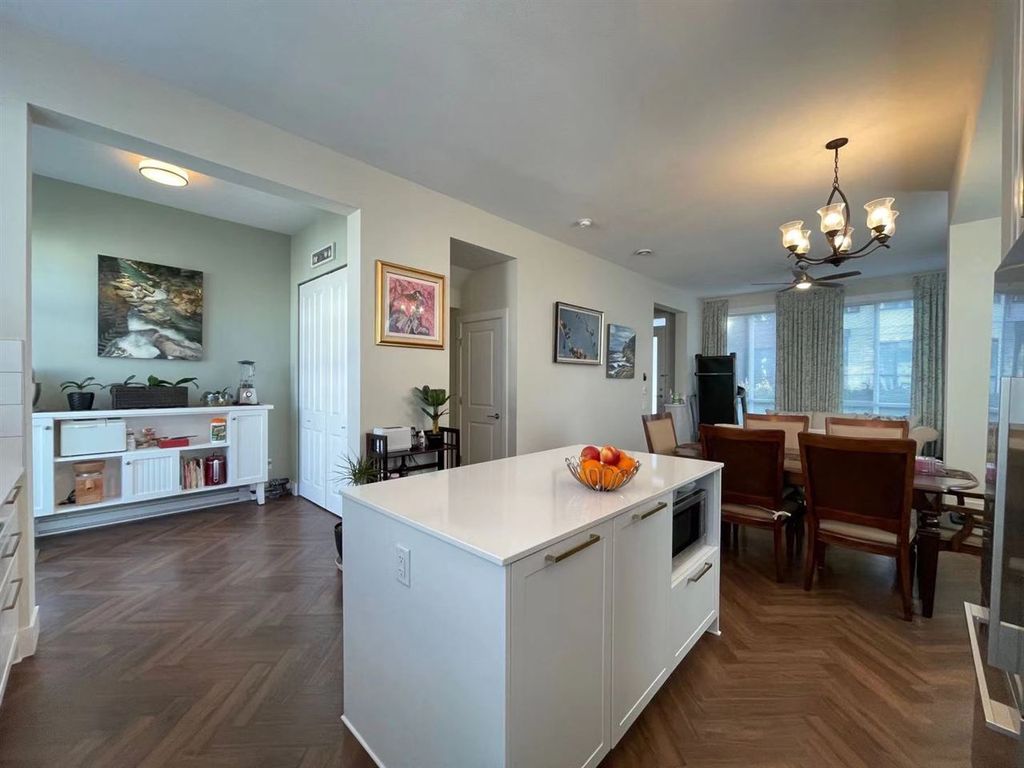 listing image 1104126813772266628