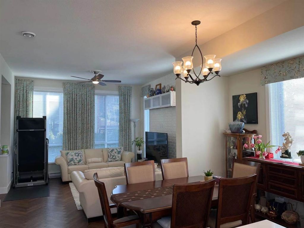 listing image 1106529086596245246