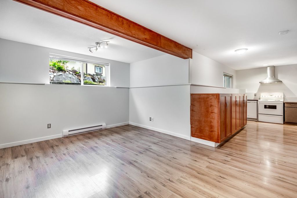 listing image 1102143317438716024