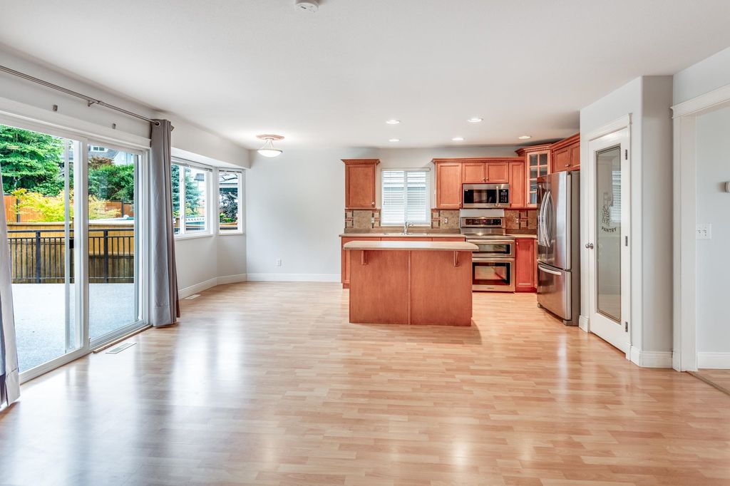 listing image 1104390350684476381