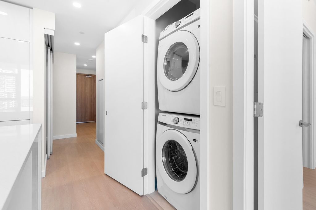 listing image 1104451724486326340