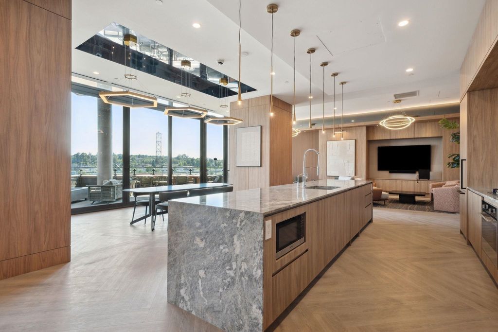 listing image 1103940743024358005