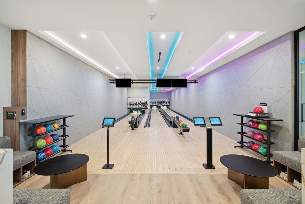 listing image 1103696824021296259