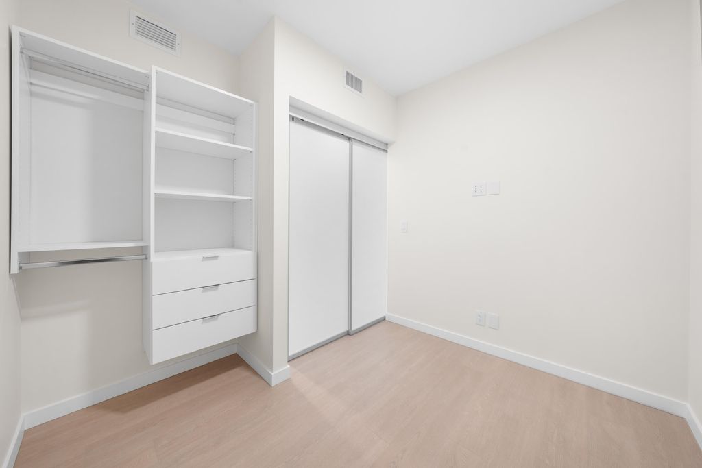 listing image 1104976399981637314