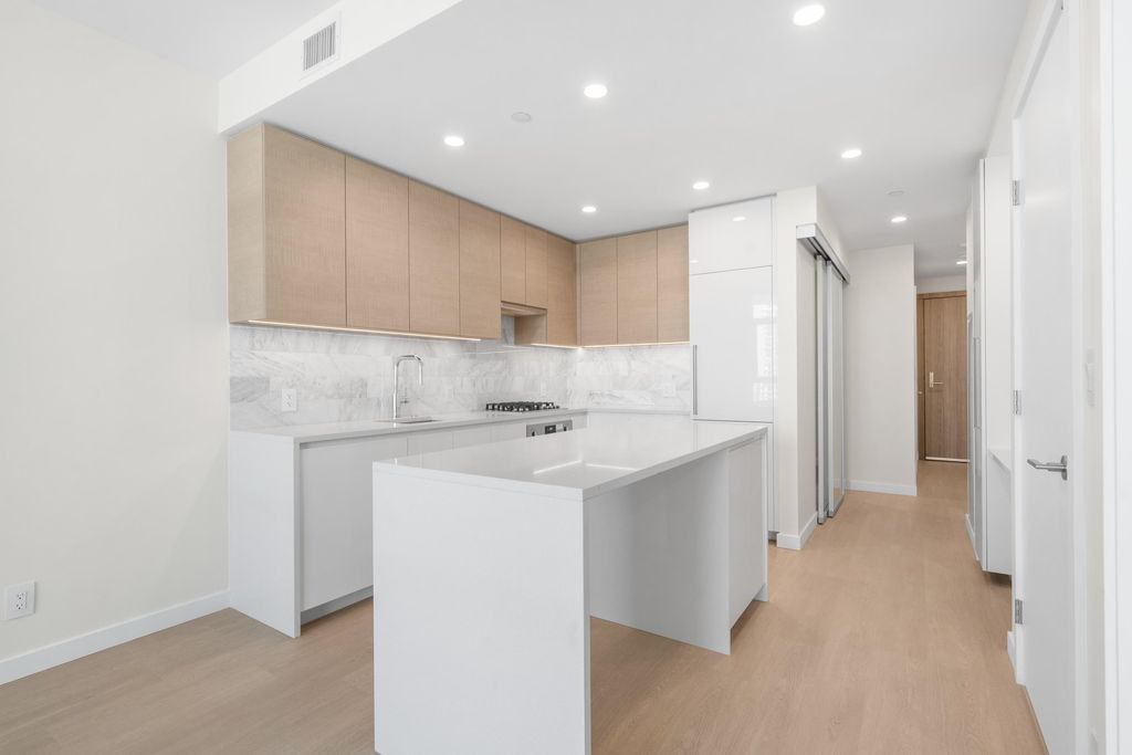 listing image 1104999997790641121