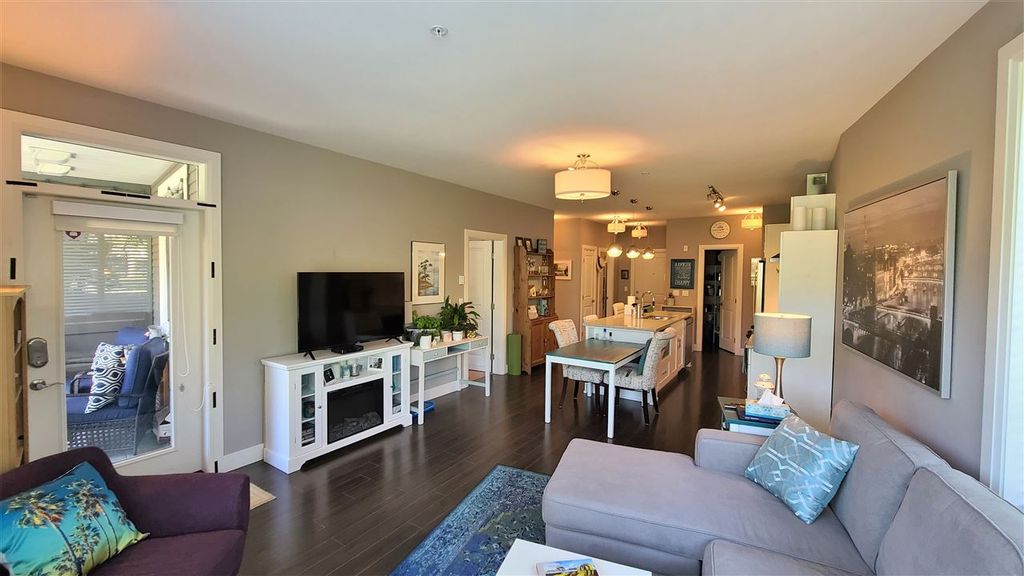 listing image 1100700442935112856