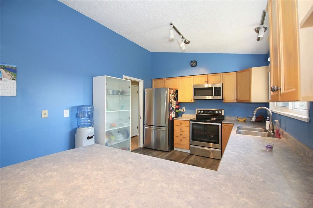 listing image 1102956835018881188