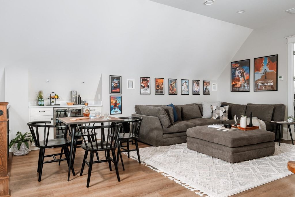 listing image 1108484368848265807