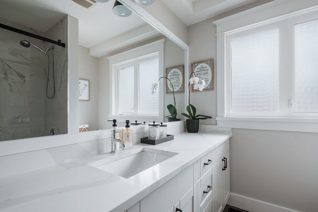 listing image 1103356613559404830